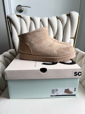 SO Lupita Mini Boots in Tan
